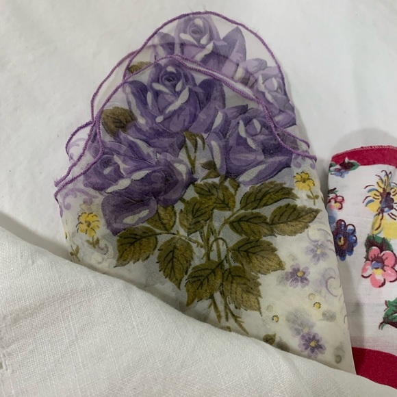 VINTAGE TEXTILE COLLECTION 8 PIECES HANDKERCHIEFS, NAPKIN, FINGERTIP TOWEL - Picture 4 of 7